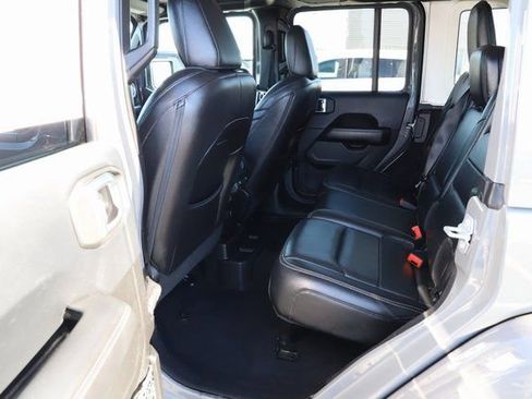 Used 2018 Jeep Wrangler Unlimited Sahara w/ Dual Top Group AWD/4WD image 18