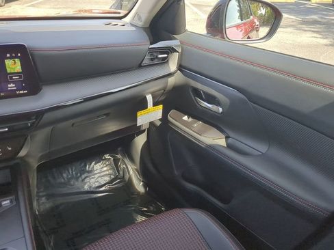 New 2026 Nissan Kicks SR w/ SR Premium Package FWD image 16