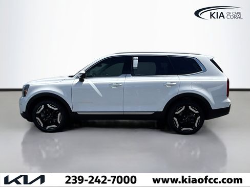 Certified 2023 Kia Telluride S image 2