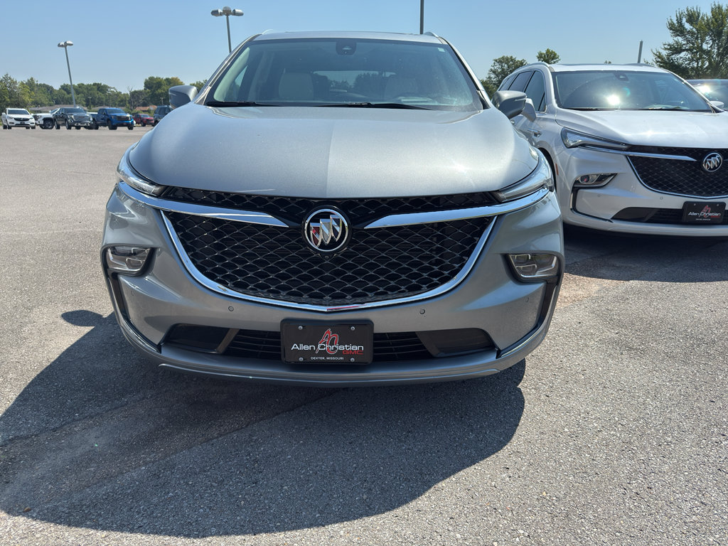 Used 2023 Buick Enclave Avenir w/ Avenir Technology Package FWD image 3