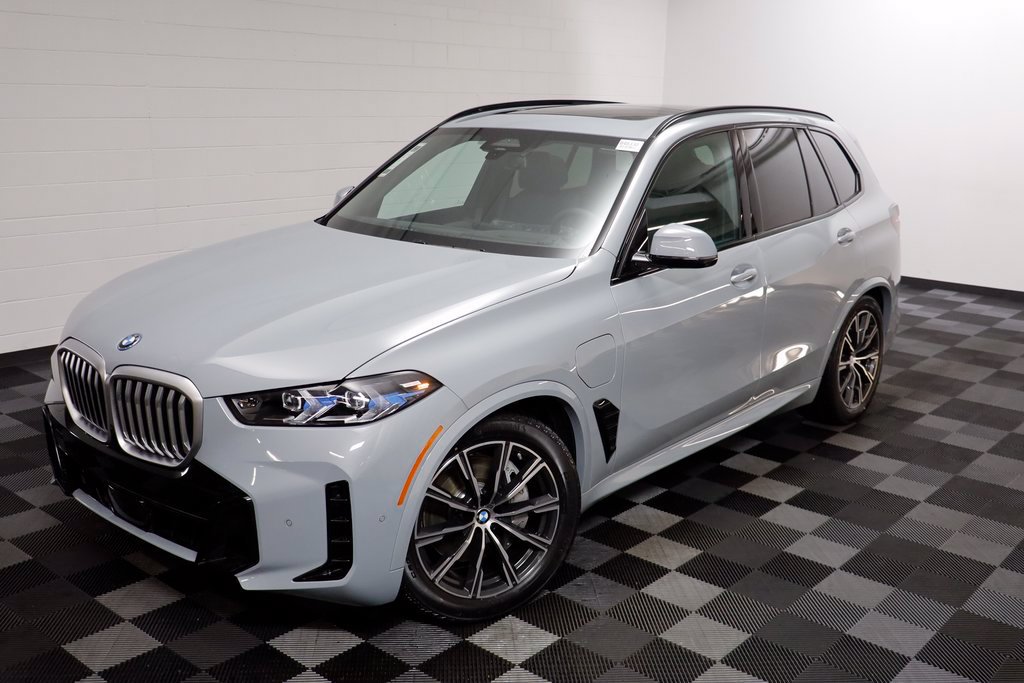 New 2026 BMW X5 xDrive50e w/ M Sport Package AWD/4WD image 2