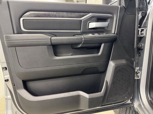 Used 2024 RAM 2500 Big Horn w/ Bed Utility Group image 9