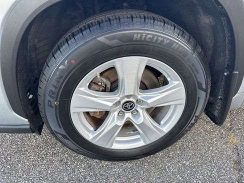 Used 2024 Toyota Highlander LE image 37