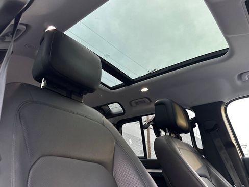 Used 2025 Land Rover Defender 110 S image 25