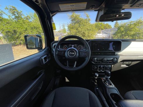 Used 2025 Jeep Wrangler Unlimited Sport AWD/4WD image 34