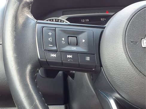 Used 2023 Nissan Pathfinder SL AWD/4WD image 10
