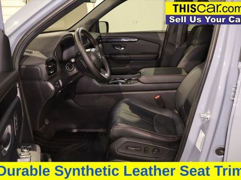 Used 2025 Honda Pilot TrailSport image 27