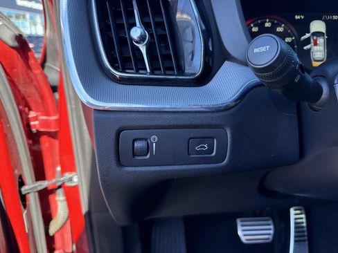 Used 2019 Volvo XC60 T6 R-Design w/ Protection Package Premier image 32