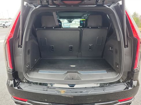 Used 2024 Cadillac Escalade Sport Platinum w/ LPO, ONYX Package image 11