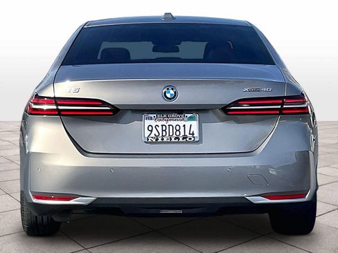 Used 2025 BMW i5 eDrive40 w/ Premium Package AWD/4WD image 7
