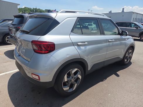 Used 2022 Hyundai Venue SEL w/ Cargo Package FWD image 5