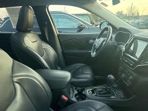 Used 2019 Jeep Cherokee Limited w/ Luxury Group image 7