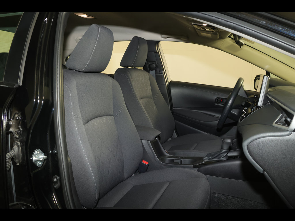 Used 2025 Toyota Corolla LE FWD image 27