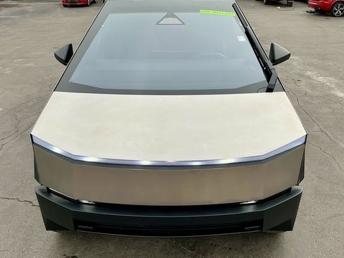 Used 2024 Tesla Cybertruck AWD Crew Cab image 9