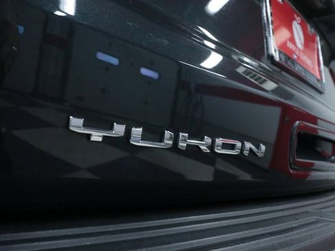 Used 2022 GMC Yukon Denali w/ Denali Premium Package image 32