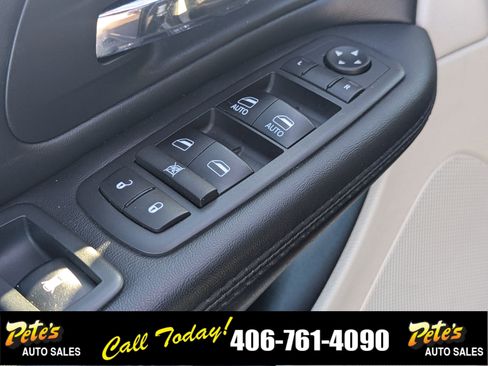 Used 2018 Dodge Grand Caravan SE w/ UConnect Hands-Free Group image 19