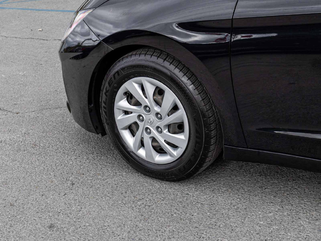 Used 2020 Hyundai Elantra SE FWD image 7
