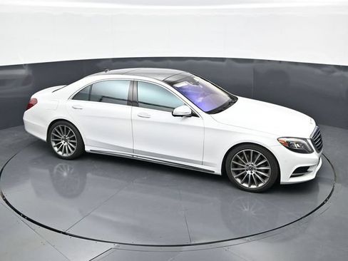 Used 2017 Mercedes-Benz S 550 Sedan image 31