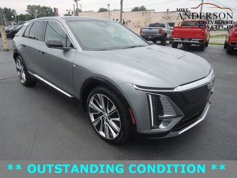 Used 2024 Cadillac Lyriq Luxury w/ LPO, Floor Liner Package image 1