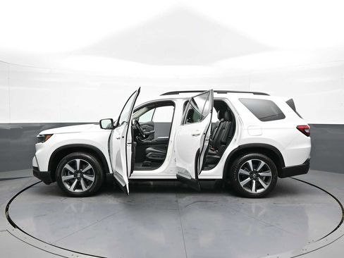Used 2023 Honda Pilot Elite image 45