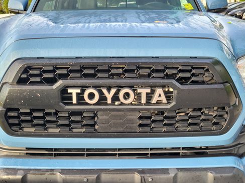 Used 2019 Toyota Tacoma TRD Off-Road w/ Technology Package image 5