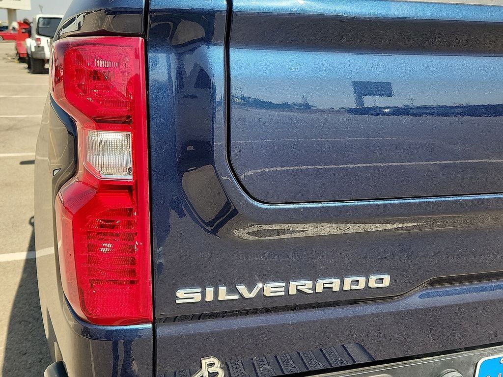 Used 2022 Chevrolet Silverado 1500 LT AWD/4WD image 9