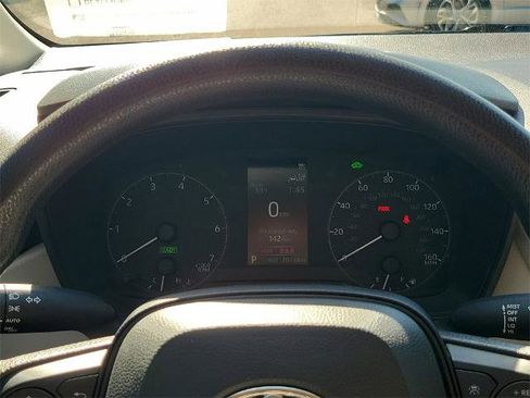 Used 2025 Toyota Corolla LE image 26