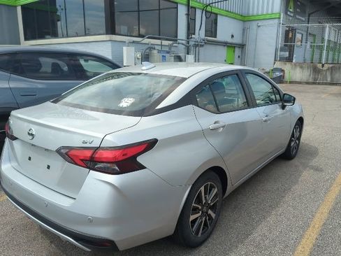 Used 2021 Nissan Versa SV FWD image 4