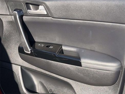 Certified 2020 Kia Sportage EX image 9