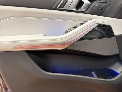 Used 2023 BMW X7 xDrive40i w/ M Sport Package AWD/4WD image 13