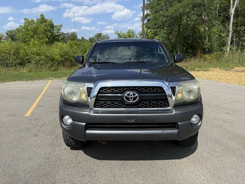 Used 2011 Toyota Tacoma 4x4 Access Cab V6 w/ TRD Off-Road Pkg image 2