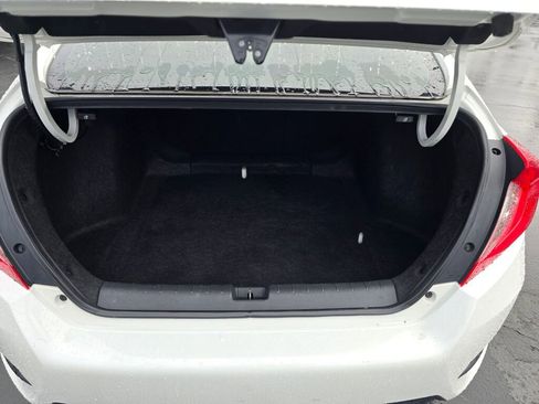 Used 2018 Honda Civic Touring image 7