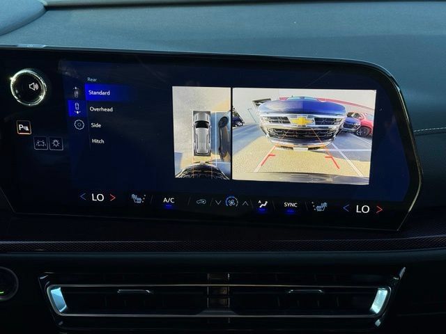 Certified 2025 Chevrolet Traverse Z71 w/ Driver Confidence Package AWD/4WD image 4