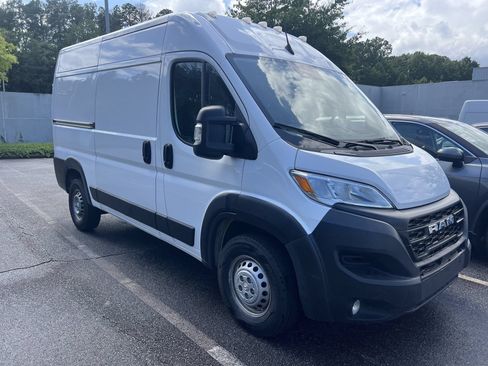 Used 2025 RAM ProMaster 2500 w/ Convenience Group FWD image 4