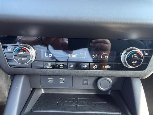 New 2025 Mitsubishi Outlander SE image 25