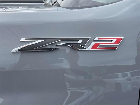 Used 2025 Chevrolet Silverado 2500 ZR2 w/ Technology Package image 10