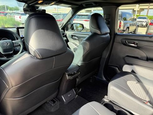 Used 2026 Toyota Highlander XSE AWD/4WD image 26