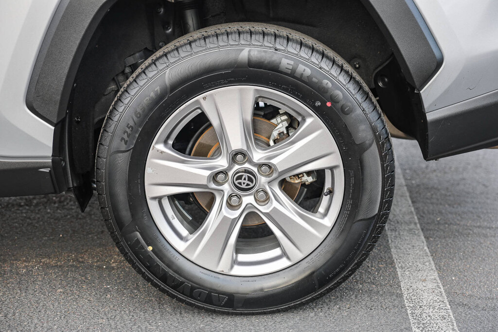 Certified 2025 Toyota RAV4 XLE FWD image 29