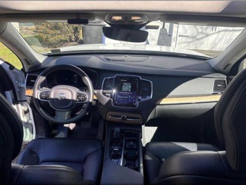 Used 2023 Volvo XC90 B6 Plus image 5