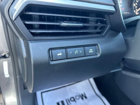 Used 2025 Nissan Altima 2.5 SV FWD image 15