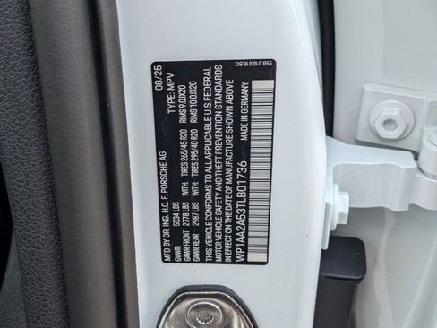 Certified 2026 Porsche Macan AWD/4WD image 30