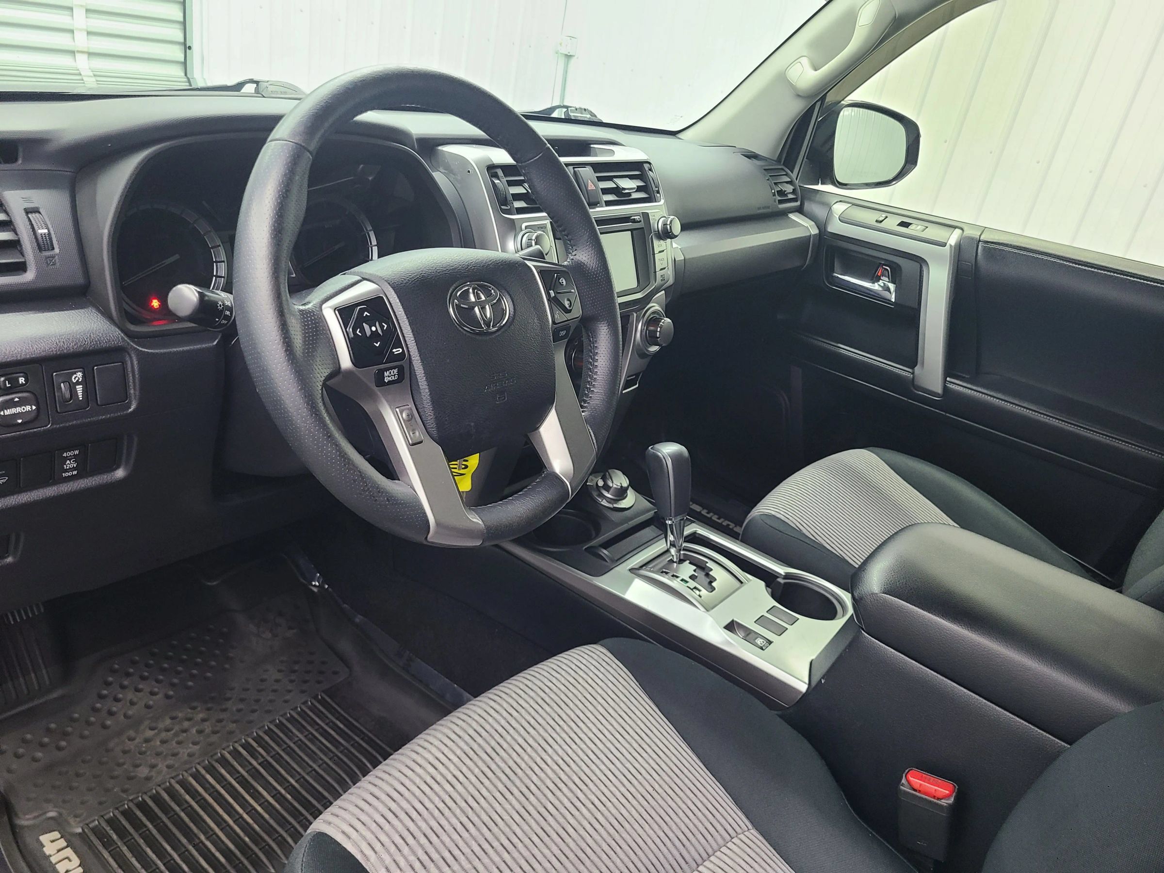 Used 2017 Toyota 4Runner SR5 AWD/4WD image 22