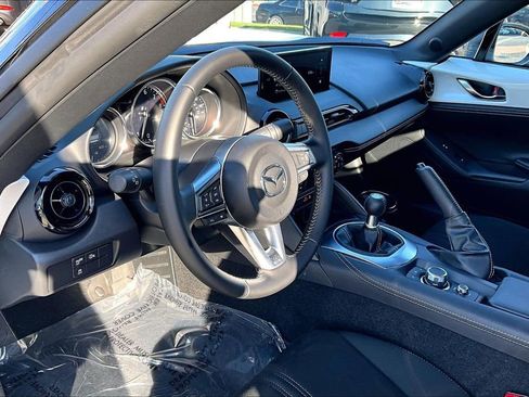 Certified 2025 MAZDA MX-5 Miata Club image 9