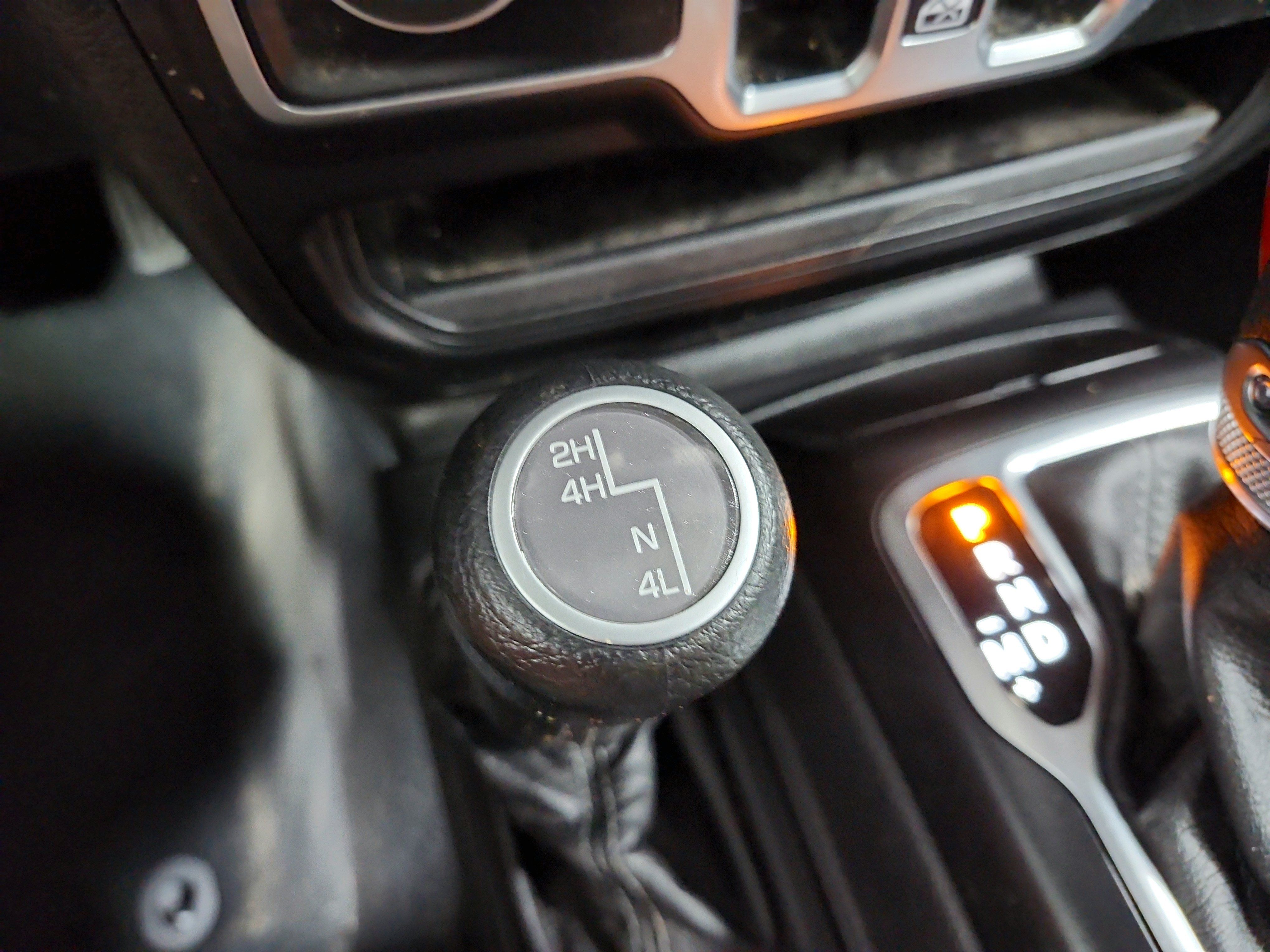 Used 2025 Jeep Gladiator Sport AWD/4WD image 18