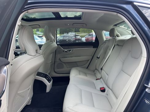 Used 2023 Volvo S90 B6 Plus AWD/4WD image 30