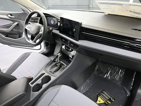 Used 2026 Volkswagen Jetta SE FWD image 12