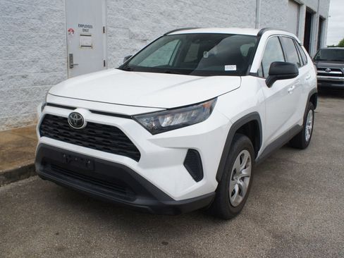 Used 2020 Toyota RAV4 LE FWD image 1