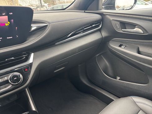 Used 2025 Buick Envista Sport Touring image 34