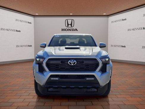 Used 2025 Toyota Tacoma TRD Sport image 2