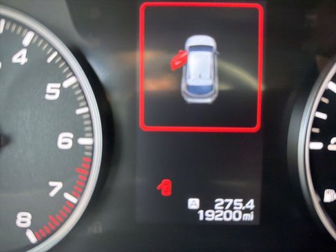 Used 2024 Subaru Crosstrek 2.0i Premium image 4